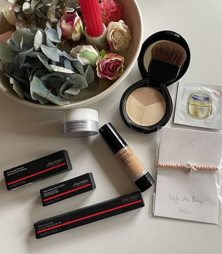 Shiseido Beauty Paket, Lipstick, Lidstrich, Wimpernserum, Make-up, Clutch,8Teile - Bild 1 von 5