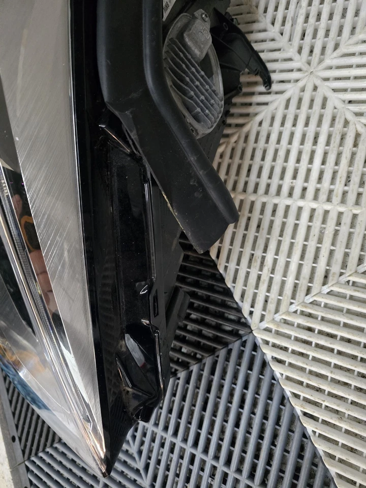 ПОДЛИННАЯ ПРАВАЯ СВЕТОДИОДНАЯ ФАРА ДЛЯ ВОДИТЕЛЕЙ BMW 1 СЕРИИ 2019 2024 F40 M135I - Изображение 3 из 4