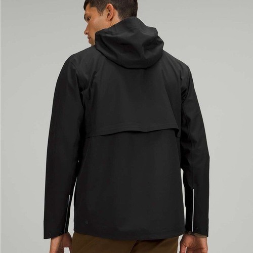 $248 Chaqueta Lululemon Outpour StretchSeal Negra Talla Mediana - Imagen 2 de 10