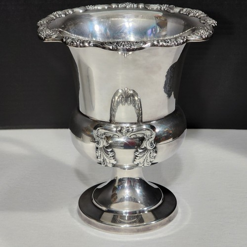 Refrigeratore vino Poole 423 Silverplate EPCA con fodera a forma di trofeo secchiello ghiaccio - Foto 2 di 24