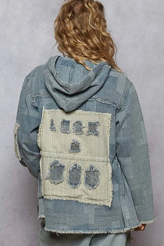 Chaqueta vaquera con capucha y cordón de retazos de ganchillo POL cremallera completa en azul polvoriento - Imagen 5 de 5