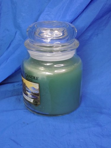 YANKEE CANDLE 'OVER THE RIVER' 14.5oz Wide White Label Single Wick in Jar w/ Lid - Picture 2 of 6