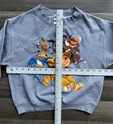 Vintage Disney Store Símba Pumbaa Kids Sweatshirt USA Kids Sz S (6) Crewneck - Imagen 5 de 6