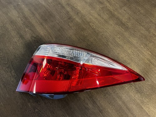 Toyota Corolla 2014 usado luz trasera trasera derecha - Imagen 2 de 4