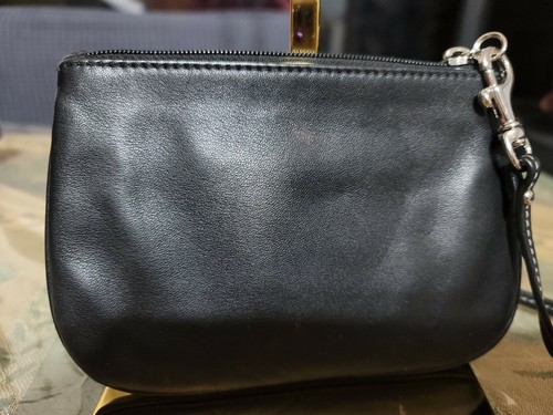 COACH BLACK SOFT LEATHER MEDIUM WRISTLET - Picture 2 of 10