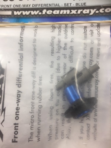 Xray M18 Micro XR 385101 vorne One-Way Differential Set blau - Bild 3 von 3