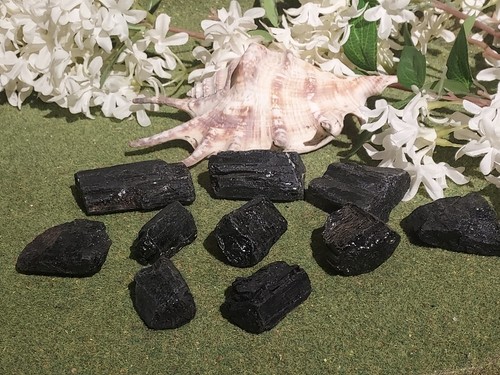 Pietra preziosa intagliata in tormalina nera pezzi naturali (B3) - Foto 1 di 20