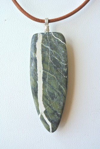 Pendentif éclair en serpentine du Limousin - Foto 3 di 5