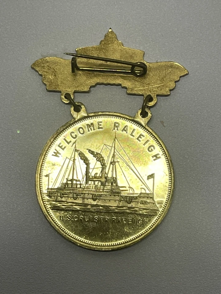 Prendedor de recuerdo de la guerra española de Raleigh Welcome Almirante Dewey de la Marina Foto 3 de 4