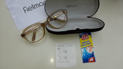 Lesebrille OIK Laola verglast von Fielmann in Sehstärke R: +3,75 Dpt, L: +3,25 - Bild 7 von 24