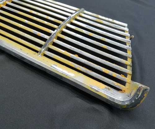 1961 Pontiac Catalina Bonneville RH Grille Section 538534 - Picture 4 of 6