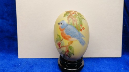 Vintage Porcelain Egg Designers Collection Bluebird Pattern No stand very nice - Picture 1 of 5