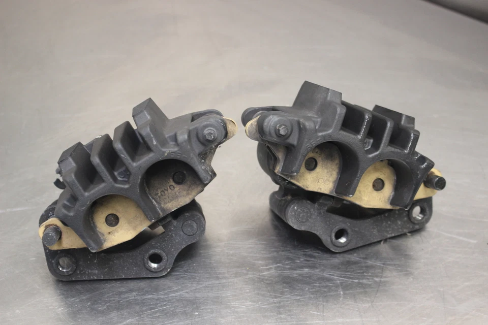 05-06 Kawasaki Z750s Front Wheel Brake Calipers Set - Image 3 of 4