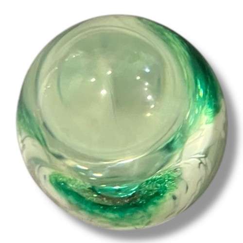 Vintage 1990 Green White Hand Blown Glass Paperweight Egg Signed “MRH 90”? 2.5” - Picture 3 of 7