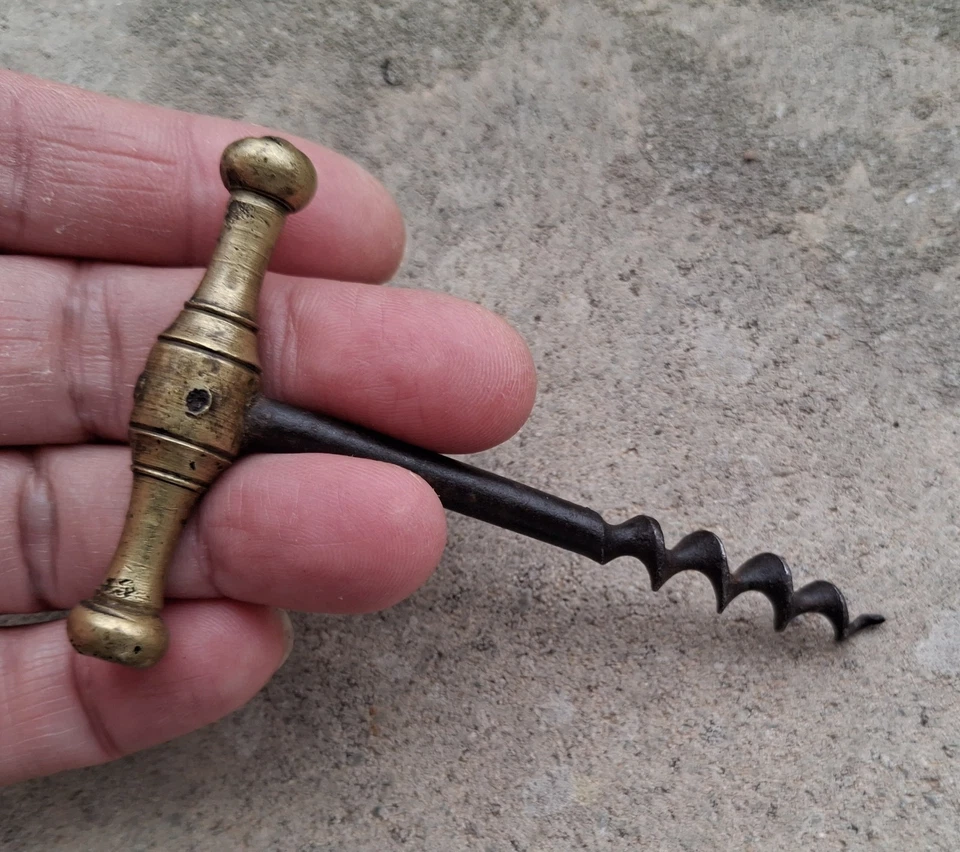 ANCIEN Tire-bouchon en Bronze et acier, h=8,6 cm - Photo 4/4