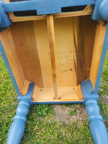 Broyhill Fontana Knotty Pine End Table - Picture 6 of 11
