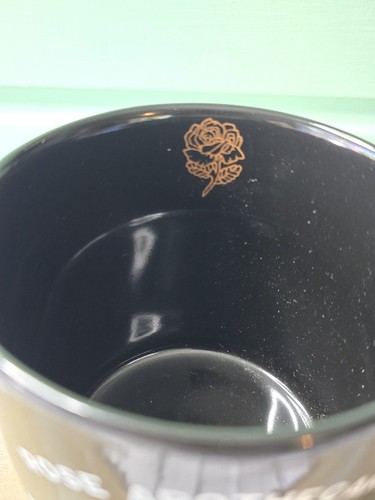 Taza de café Rose boticario inspirada en Schitt’s Creek hecha a mano cerámica negra - Imagen 2 de 5