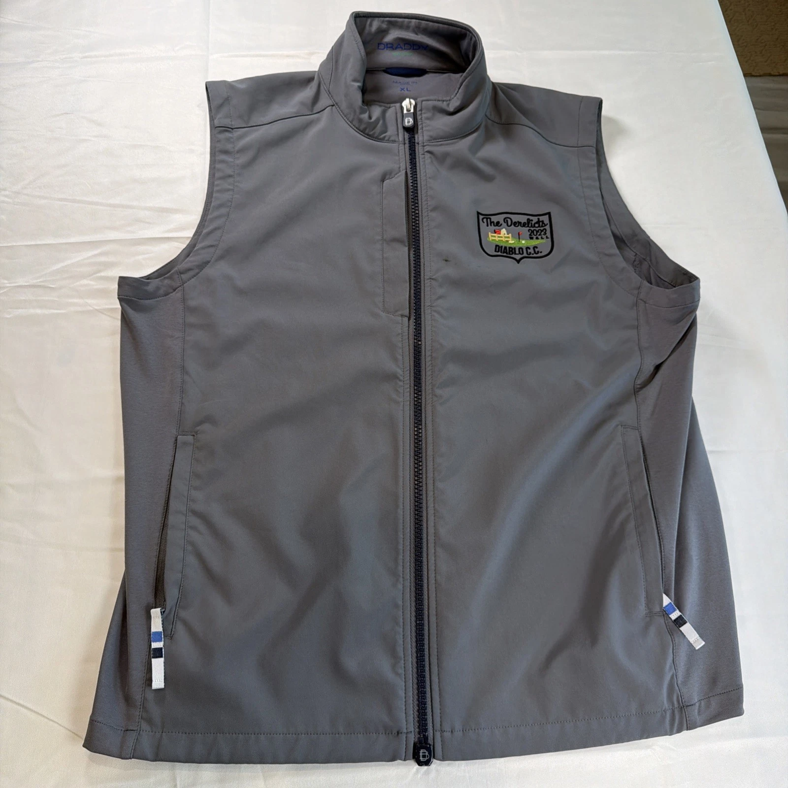 B Draddy Sport Everyday Vest Mens XL Gray with logo image 1