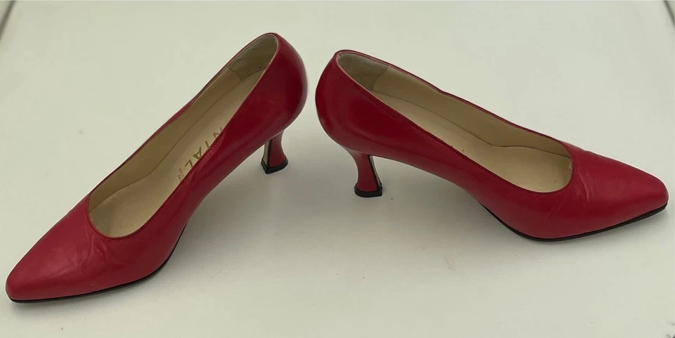 Zapatos de salón Chantal 7 1/2 B de colección años 90 de cuero rojos Foto 2 de 4