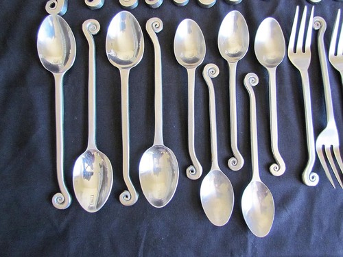 Pier 1 Lily P118 Stainless Flatware 27 Pieces Forks Spoons Knives Coiled Handle - Picture 4 of 11