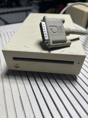Mac 800K External Floppy Drive M0131 - Picture 1 of 2