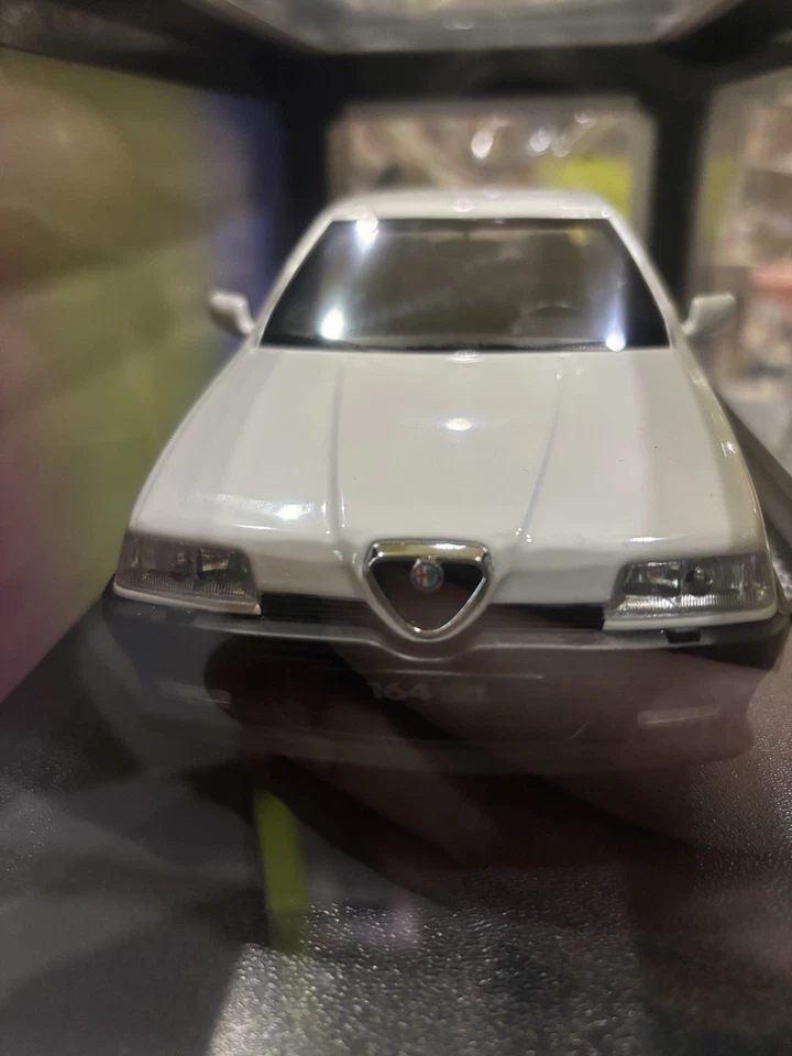 ALFA ROMEO 164 Q4 1994 BIANCO/NERO Triple 9 Collection 1/18 T9-1800320 - Immagine 4 di 4