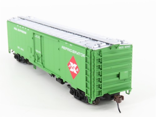 HO Scale Walthers 932-26244 REX Santa Fe REA Express Reefer 2-Pack - Picture 7 of 21