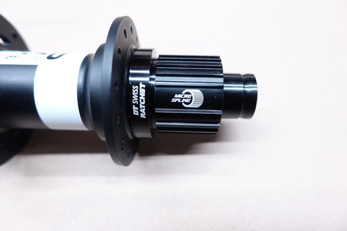 Mozzo posteriore DT Swiss 350 28 fori 148 x 12 mm boost microspline 6 bulloni rotore mai usato - Foto 4 di 6