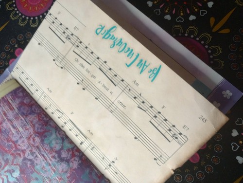 Skurriler Glaube Junk Journal künstlerisch bunt magisch launisch Upcycling Mischtechnik  - Bild 11 von 13