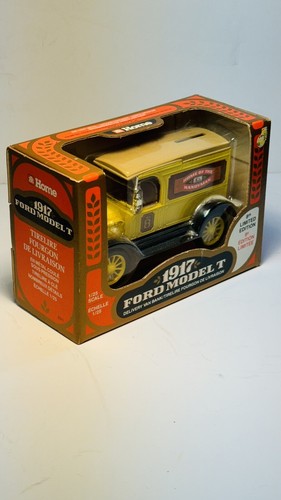 Set of 2 Truck Banks 1/25 Scale 1928 Model A Ltd Edition & Ertl & Model T 1917 - Picture 5 of 7
