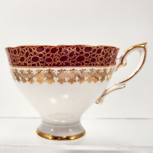Taza y platillo Royal Standard 6 oz porcelana de hueso blanco banda roja rosas de filigrana dorada - Imagen 6 de 17