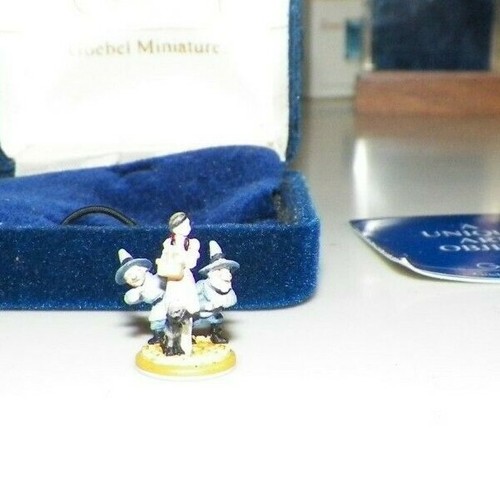 VINTAGE OLSZEWSKI GOEBEL MINIATURES WIZARD OF OZ THE MINCHKINS 677-P 1988 LTD ED - Picture 2 of 8