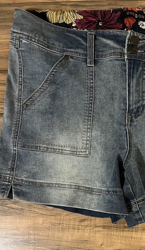 ONE 5 ONE Women’s Size 12 Mid-Rise Denim Jean Shorts 4” inseam - Picture 4 of 4