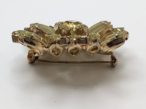 Vintage D&E Juliana Light Green Clear&Matte Open back Rhinestones Floral Brooch - Afbeelding 6 van 6