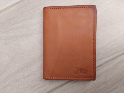 Sergio Valente Vintage Brown Trifold Leather Wallet.     Size 4x3