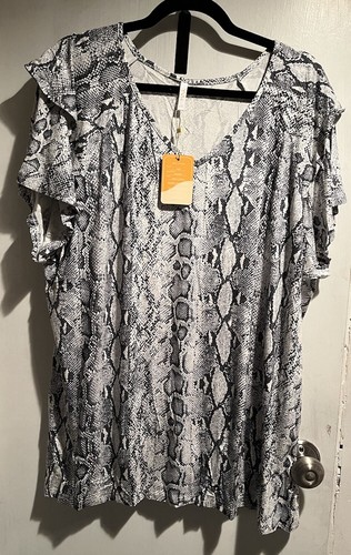YVH Women’s Top 3XL Gray/White Snakeskin Flutter Sleeve V-Neck Top NWT - Picture 1 of 7