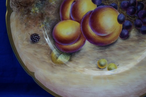 Plato de gabinete pintado a mano Gerald Delaney, 10 7/8" fruta, Limoges con folleto (B3 - Imagen 6 de 16