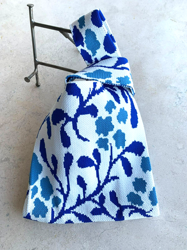 Tote Bag Heavy Knit Adorable Blue & White floral print roomy NEW - Picture 2 of 5