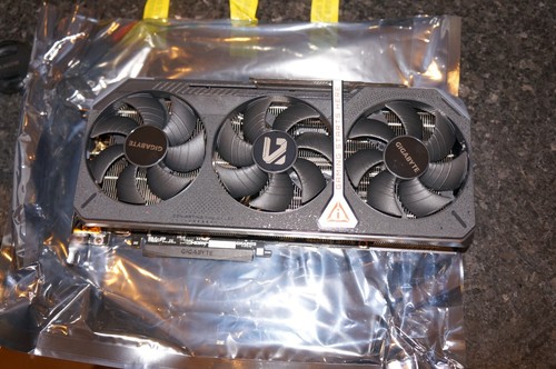 NEW GIGABYTE Radeon RX 9070 XT Gaming OC 16G GDDR6 Graphics Card ✅ SHIPS ASAP - Picture 5 of 13