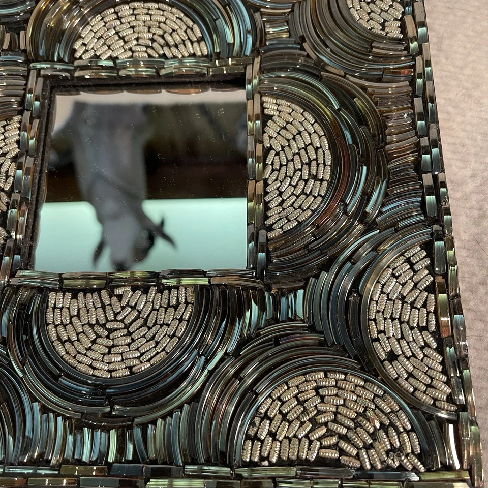 Juego de 2 brazaletes y cuentas de vidrio con marco cuadrado Two’s Company Foto 4 de 4