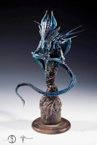 Unmontierte & unbemalte Resin Figur kleines Maleratelier Alien Queen Garage  - Bild 1 von 10
