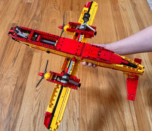 LEGO Technic Avión de Bomberos 42152, USADO 100% Completo - Imagen 2 de 5