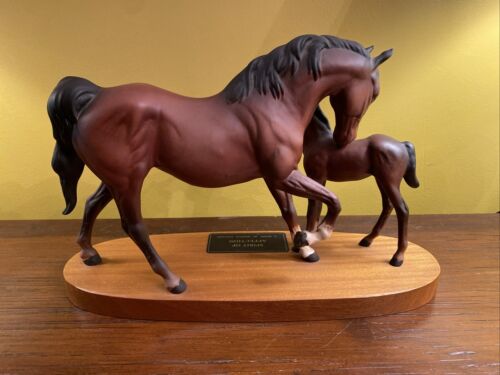 BESWICK “SPIRIT OF AFFECTION” Horse/Mare & Foal Matt Figurine On Wooden Plinth - Picture 2 of 9