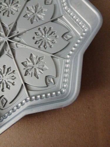 Nordic Ware SWEET SNOWFLAKES Shortbread Pan Christmas Holiday - Picture 6 of 9