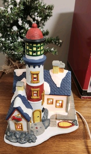 The Village Collection St Nicholas Square 1998 LIGHTHOUSE Illuminated, Box EUC - Picture 6 of 9