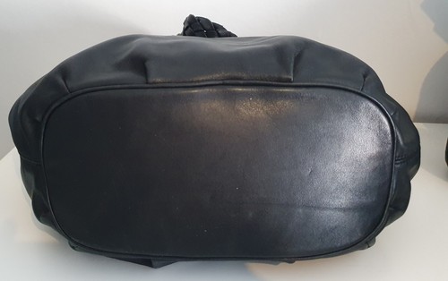 Mittelgroße Schultertasche schwarz Kunstleder goldfarben Metallbesatz geflochten Riemen Quaste! - Bild 7 von 7