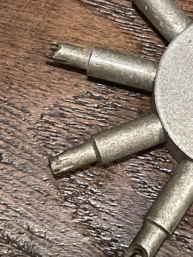 LLAVE DE BANCO MANGA 10 PUNTAS ESTRELLA VINTAGE - RELOJERO / JOYERO - UNA PUNTA ESTÁ ROTA - Imagen 9 de 10