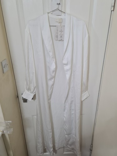 Meeka Luxe Amelia Maxi Bridal Silk Satin Robe - Pearlescent White - Picture 3 of 6