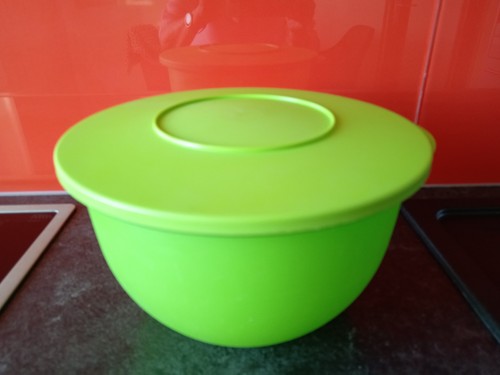 Tupperware Schüssel 4,3 Liter Junge Welle mit Sieb 3 Teilig, neuwertig - Bild 1 von 7