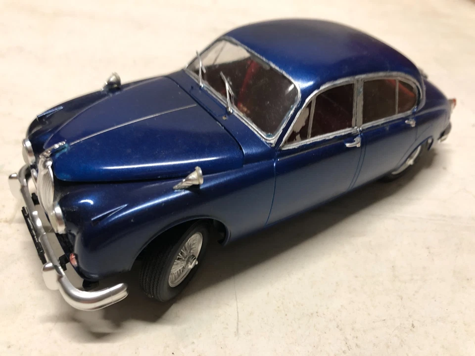 MODELLINO IN PLASTICA JAGUAR Mk..II SALOON - TAMIYA ART. 151 - 1:24  già montato - Immagine 3 di 4